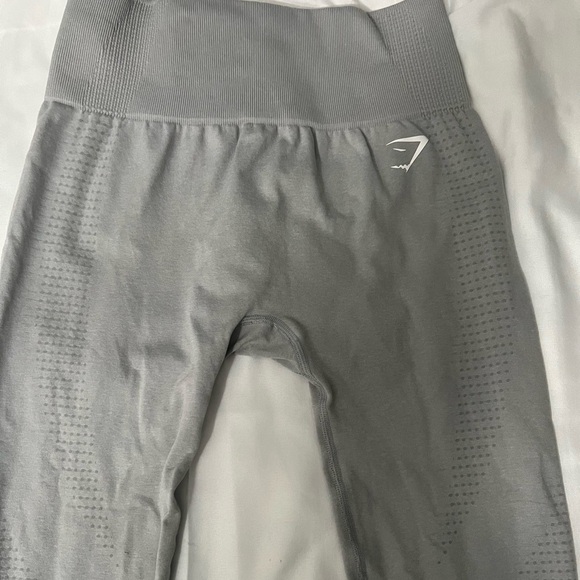 Women's Gymshark Light Gray Seamless Cropped Athletic Leggings Pants sz S - Picture 2 of 12
